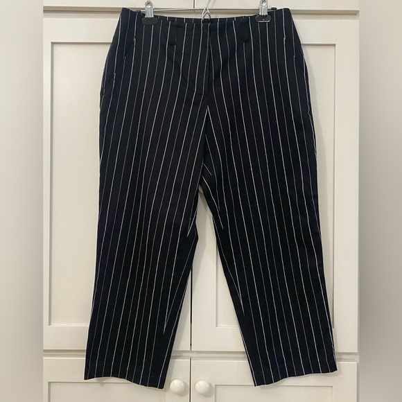Anne Klein pinstripe crop pant. EUC - Picture 2 of 12